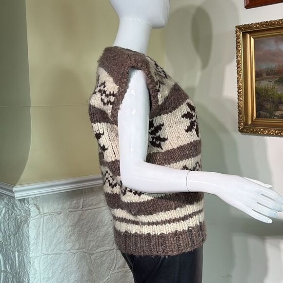 Authentic 100% Wool Cowichan Sweater Zippered Vest - Picture 4 of 12